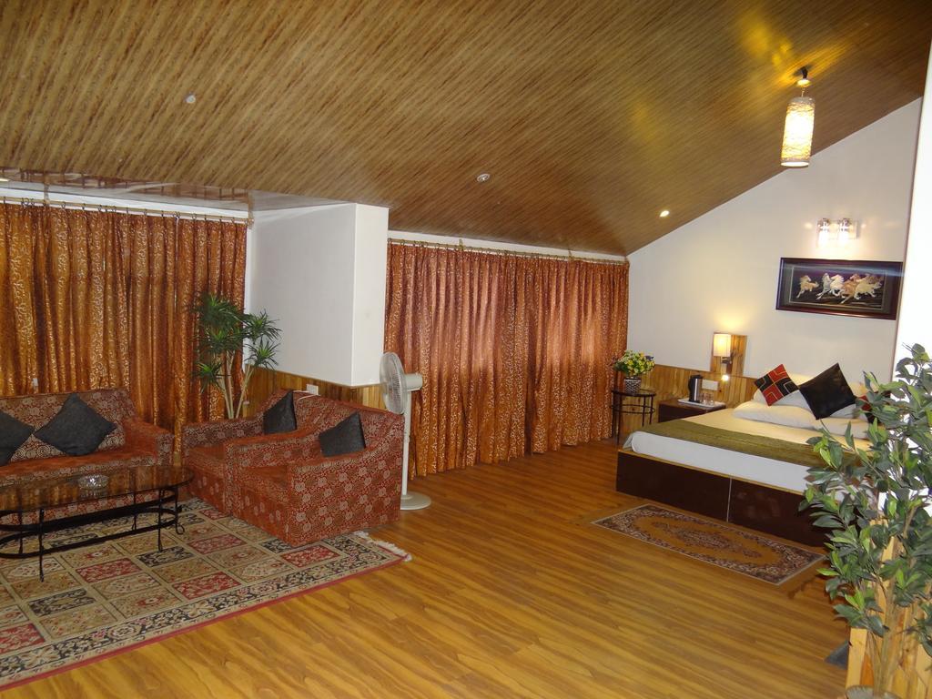 Hotel Natraj Manali Dharamshala Room photo